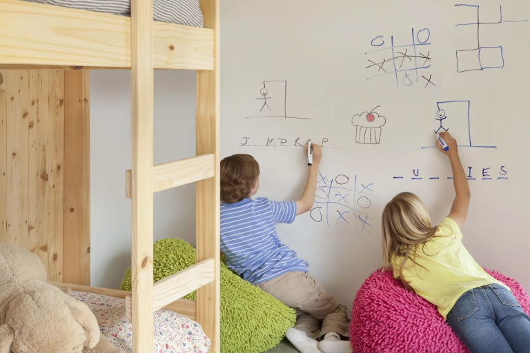 children paint on wall